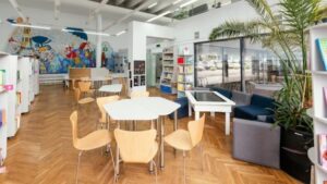 L'Élégance Éco-Responsable : Pourquoi Opter pour le Réemploi de Mobilier d'Occasion en Milieu Professionnel ?